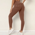 Hoch taillierte Yoga-Hose in Kakaobraun mit Cargo-Taschen und Push-up-Effekt - Bronze