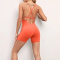 Tuta da yoga arancione vivace con schiena scoperta e spalline incrociate da donna - Rosso autunnale