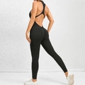 Tuta da yoga nera con schiena scoperta effetto scrunch e spalline incrociate - S / Nero