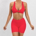 Completo yoga rosso 2 pezzi con reggiseno sportivo a V incrociato e pantaloncini - S / Rosso