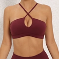 Soutien-gorge de sport bordeaux à bretelles croisées et découpe pour yoga et fitness - Bordeaux