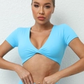 Top corto de yoga azul brillante ajustado con nudo delantero y escote en V profundo - Azul Llama