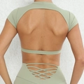 Set top yoga schiena scoperta verde salvia e leggings con dettagli in vita incrociati - verde pisello