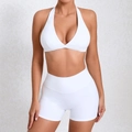Ensemble de yoga blanc deux pièces avec haut licou et short de sport taille haute - M / Blanc