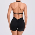 Set yoga nero da donna con pantaloncini a vita alta arricciati e top sportivo aderente - S / Nero