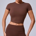 Nauwsluitende donkerbruine crop top met korte mouwen sport yoga t-shirt voor dames - S / koffiekleur