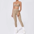 Strakke kaki yoga set met corrigerende naden, sportbeha en legging met hoge taille - S / Kleibruin