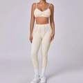 Crèmewit naadloos yogaset met geribbelde legging en zeer elastische sportbeha - S / Beige