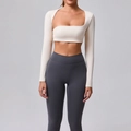 Damen Sportset mit cremefarbenem Langarmshirt und dunkelgrauer Leggings - S / Beige