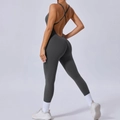 Combinaison de yoga gris foncé avec dos nu à fines lanières croisées et coupe ajustée - Gris Anthracite