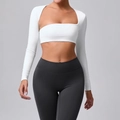 Damen Yoga-Set mit weißem, langärmeligem bauchfreiem Oberteil und dunkelgrauer High-Waist-Leggings - S / Weiß