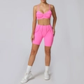 Ensemble de yoga rose vif avec brassière de sport et short de fitness taille haute - Rose