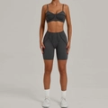 Ensemble de yoga gris anthracite avec short taille haute et débardeur de sport - Gris Anthracite