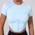 Hellblaues enges Crop-Top für Yoga mit Ziernähten und V-förmigem Saum-Design - S / Himmelblau