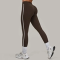 Dunkelbraune Yoga-Leggings mit hohen Bund, weißen Seitenstreifen und Push-up Effekt - Braun