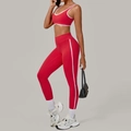 Rode yoga set met hoge taille, witte contrast biesjes en zeer elastische compressiestof - S / Rood