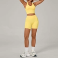 Ensemble de yoga jaune vif avec soutien-gorge de sport dos nu et short de cycliste - Jaune Oie