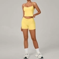 Tweeledige gele yogaset met crop top met dunne bandjes en korte broek met hoge taille - S / Gans Geel