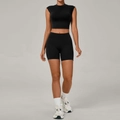 Ensemble de yoga noir deux pièces avec crop top à manches courtes et short taille haute - S / Noir