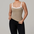 Camiseta de yoga ajustada caqui con ribetes blancos en contraste y tejido elástico - S / Lino