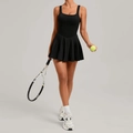 Schwarzes Sport-Tennis-Kleid für Damen mit quadratischem Ausschnitt und Faltenrock - S / Schwarz