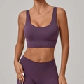Ensemble de yoga violet cintré avec brassière à large bord et legging de sport - Violet Raisin
