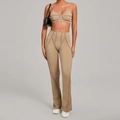 Ensemble de yoga kaki pour femme avec brassière à coutures apparentes et pantalon évasé - Marron argile