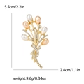 Spilla a bouquet dorata con perle e zirconi, dimensioni 5,5 cm x 2,8 cm, peso 9,6 grammi - Oro