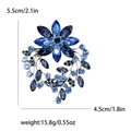 Blauer Strass-Blumenkranz Brosche in Silberoptik mit Größen- und Gewichtsangaben - Blau