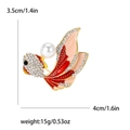 Elegante broche de pez dorado con perlas y pedrería, medidas de 4x3,5 cm - Rojo (MM-BR-4200)