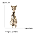 Vintage Katzenbrosche aus Gold mit gebürsteter Oberfläche und Größenangaben - Gold