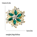 Retro-Blumenbrosche mit grünen Strasssteinen und Goldfinish, Maße 5,6 cm x 5,0 cm - Grün