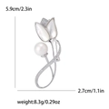 Eleganter Tulpen-Brosche mit weißen Muschel-Blütenblättern und Perlen-Akzent - Silber