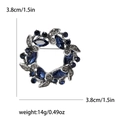 Eleganter Blumenkranz-Brosche mit dunkelblauen Kristallen und grauen Diamanten, 3,8 cm - Blau