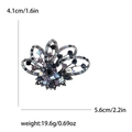 Vintage Blumenbrosche mit blauen Kristallen und Strasssteinen, Größe 4,1 cm x 5,6 cm - Blau