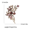 Vintage Blumenbrosche mit rosa Strasssteinen als Accessoire für Damenmäntel - Graubraun Lila