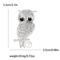 Spilla a forma di gufo argentata con strass e perla, alta 5,3 cm e larga 2,5 cm - Argento (4040)