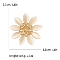 Spilla a girasole in smalto con petali color crema e centro dorato da 1,3 pollici - Oro