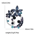 Dettaglio di spilla a fiore di lusso con cristalli blu e petali in lega d'argento - Blu