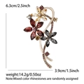 Elegante broche de ramo de flores dorado con cristales de colores, 6,3x3,9 cm - Morado