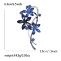Élégante broche fleurie en argent avec cristaux bleus et dimensions pour robes - Bleu Encre
