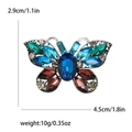 Detailansicht der Retro-Schmetterlingsbrosche mit bunten Strasssteinen, Größe 4,5 x 2,9 cm - Blau
