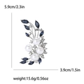 Spilla floreale elegante con perle e strass blu su base argentata, altezza 5,9cm - Blu Scuro