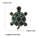 Detailansicht der Schildkröten-Brosche 3,5x2,6 cm mit grünen Steinen und Strass - Grün