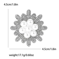 Dettagli della spilla girasole con strass e perle, misura 4,5 cm e peso di 17,1 g - Argento
