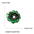 Elegante spilla a forma di peonia verde smaltata con perla e bordi dorati, 4,5 cm - Verde