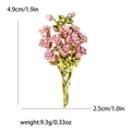 Vista dettagliata della spilla bouquet di rose rosa con dimensioni 4,9cm x 2,5cm e oro - Rosa