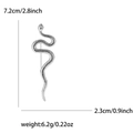 Detalle de broche de serpiente plateado con medidas de 7,2 cm de largo y 2,3 cm de ancho - Plateado