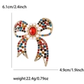 Dettaglio della spilla a fiocco con strass colorati con dimensioni e specifiche di peso - Stile Rubino Multicolore Base Dorata / Colorato