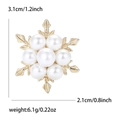Mini pearl snowflake brooch in gold alloy with precise size and weight measurements - Gold